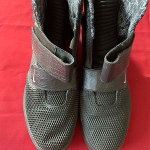 Black Nike High Top -Size 13
